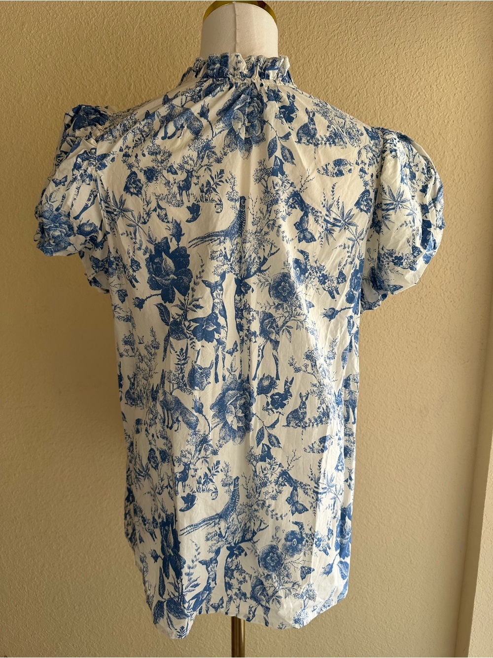 entro Blue & White Toile Puff Sleeve Blouse - Picture 3 of 10